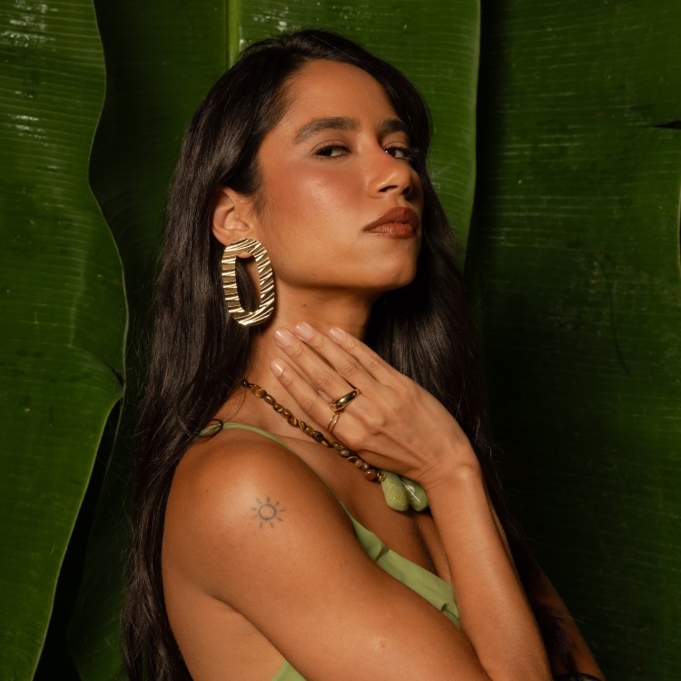 Brinco Relevos Maxi Vazado Dourado
